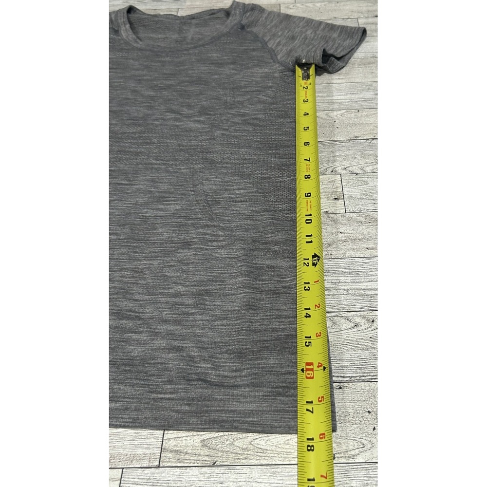 Lululemon Size 6 Heathered Gray Swiftly Tech Short Sleeve Top Workout Run Active - Picture 7 of 8